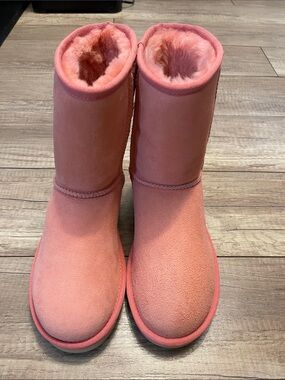 Classic  UGG Cozy Shearling Winter Boots - Pink